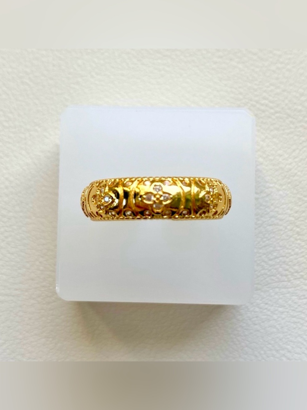 Elegant Gold Women's Ring